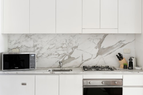 Kitchen - Crown Street Apartments by Urban Rest - Surry Hills, Sydney