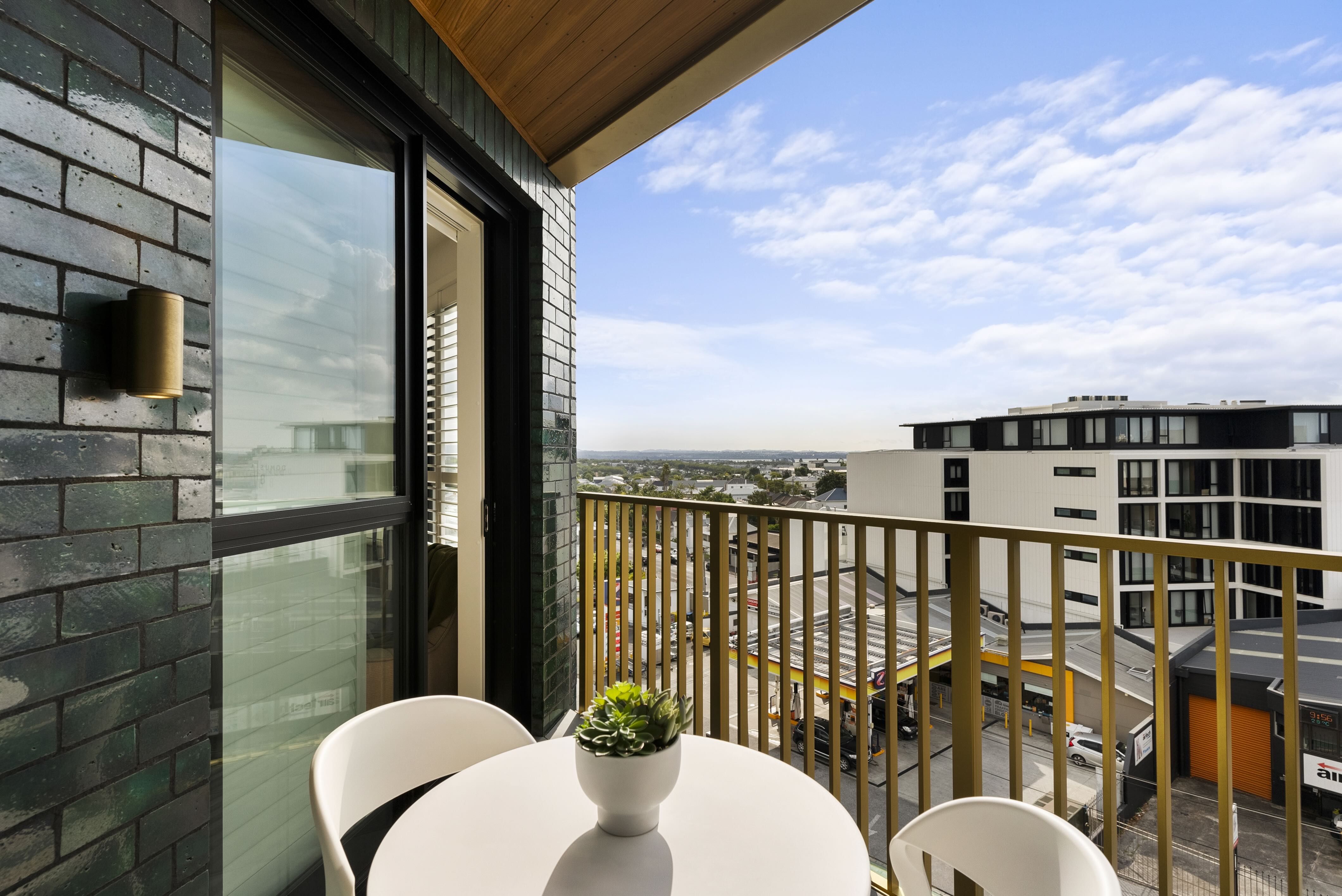 The Greenhouse Apartments - 1 Bedroom Apartment - Balcony