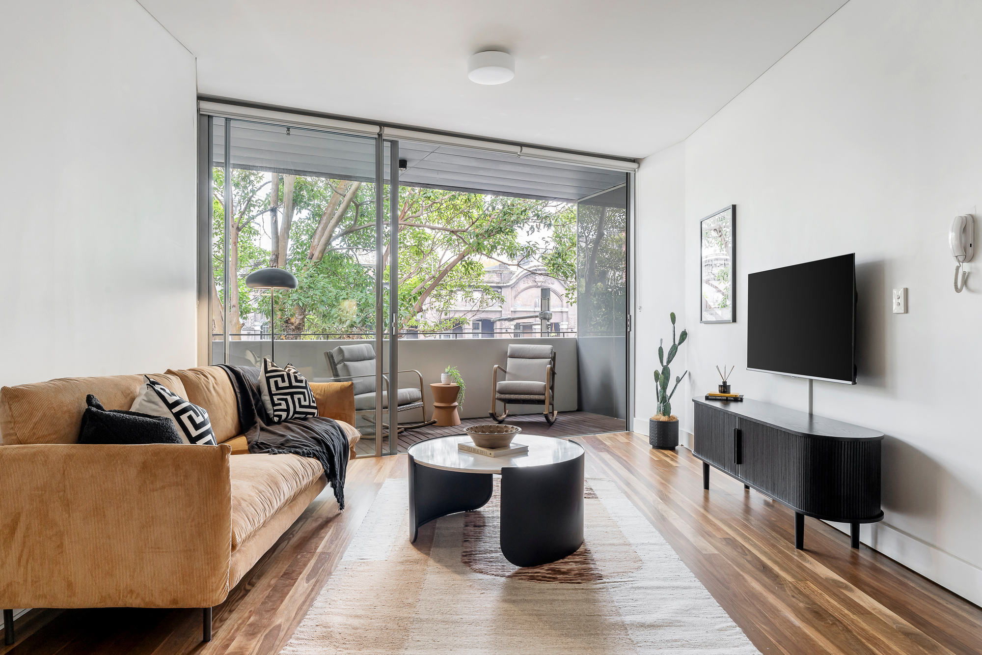 Crown Street Apartments - 1 Bedroom Apartment - Lounge Area