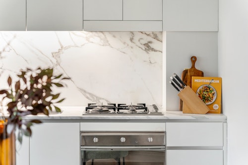 Crown Street Apartments - 1 Bedroom Apartment - Kitchen