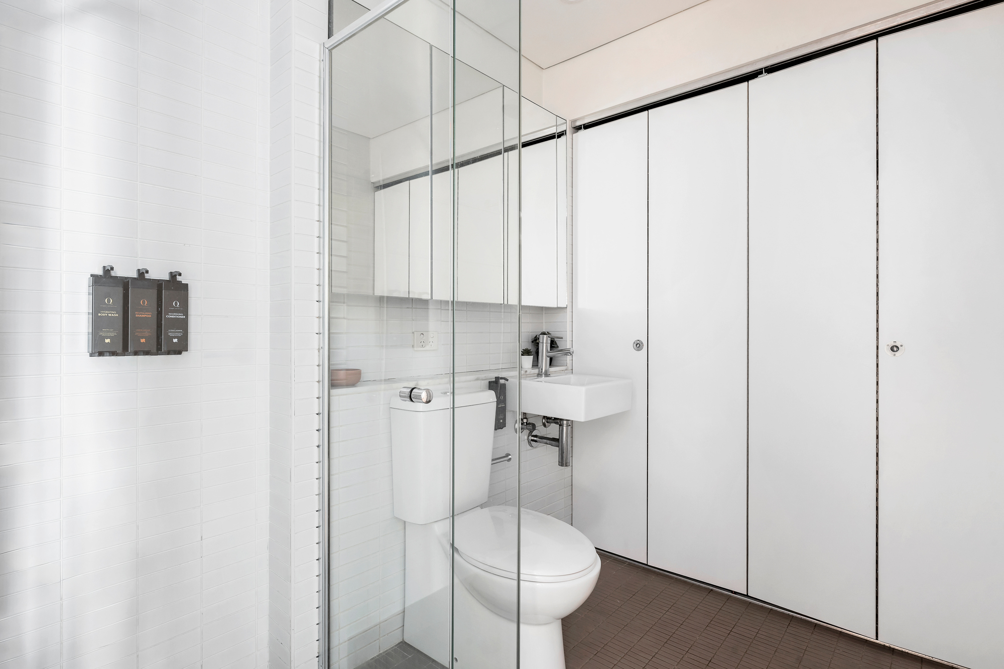 Crown Street Apartments - 1 Bedroom Apartment - Bathroom
