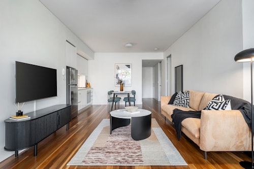 Crown Street Apartments - 1 Bedroom Apartment - Living