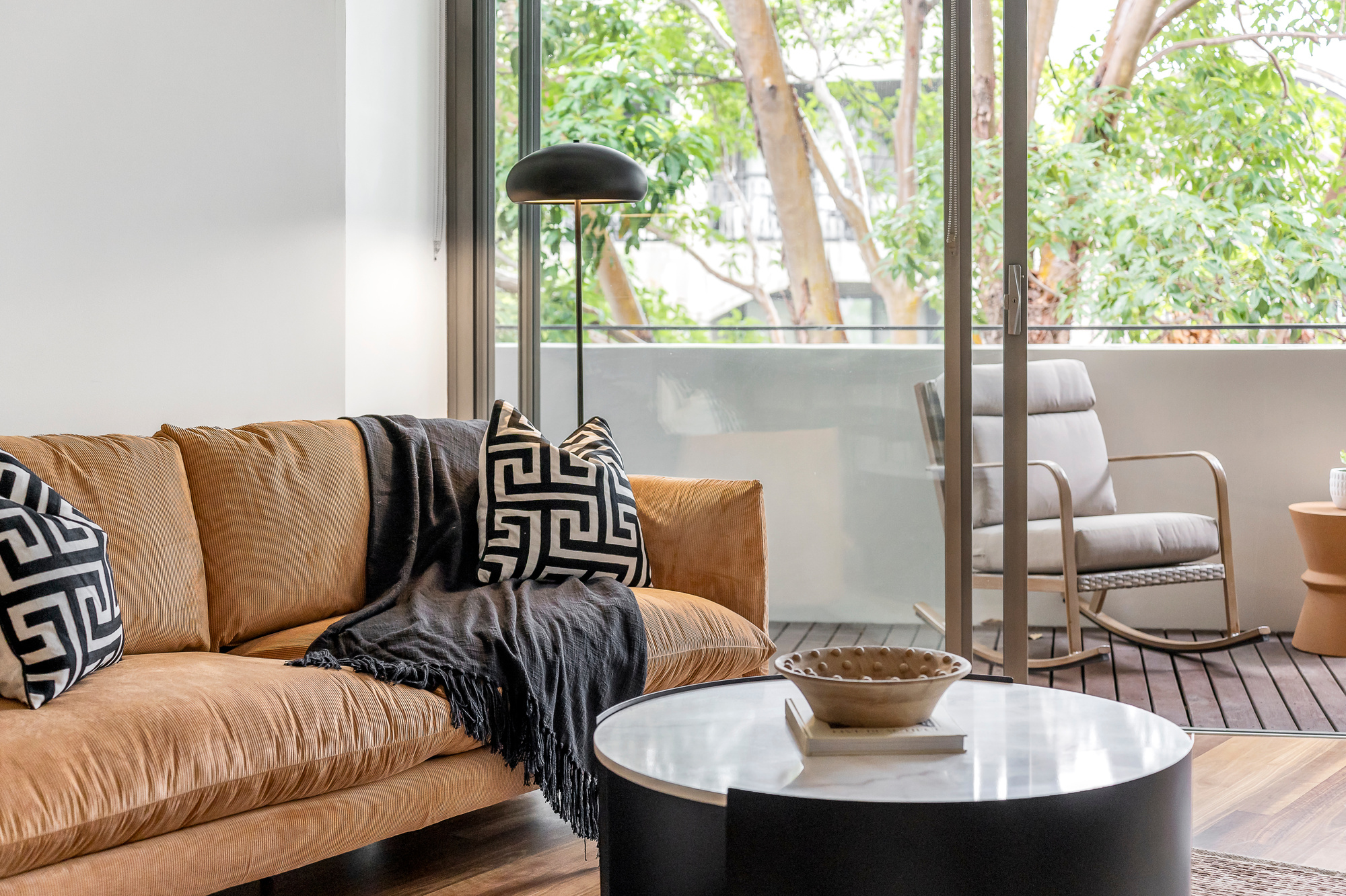 Crown Street Apartments - 1 Bedroom Apartment - Lounge