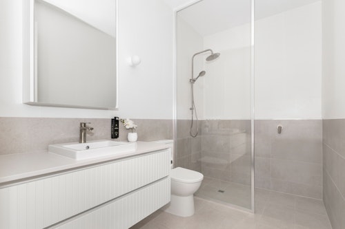 Foundry Lane Apartments by Urban Rest - Bathroom