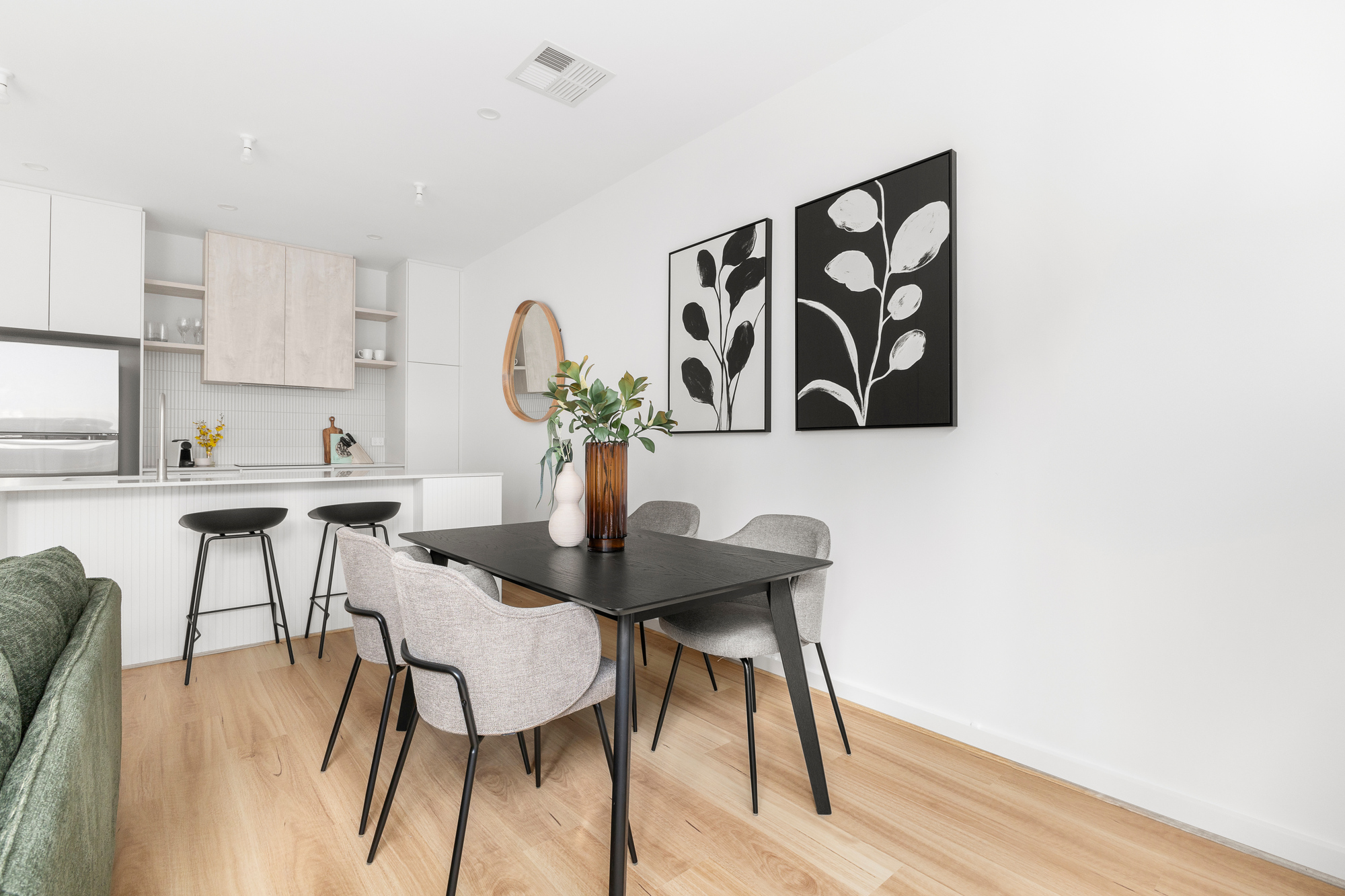 Foundry Lane Apartments by Urban Rest - Dining