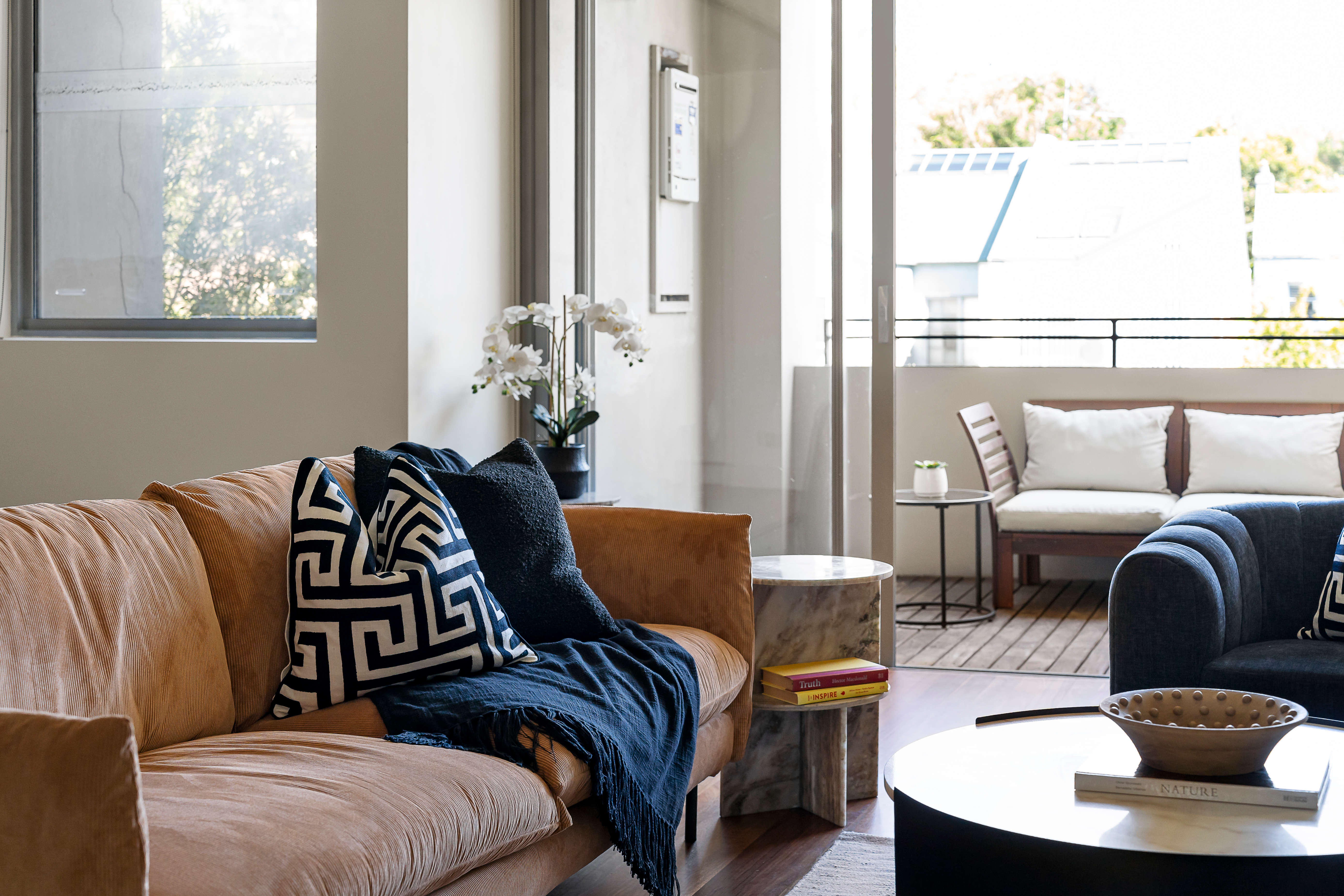 Lounge - Crown Street Apartments - Sydney, Australia