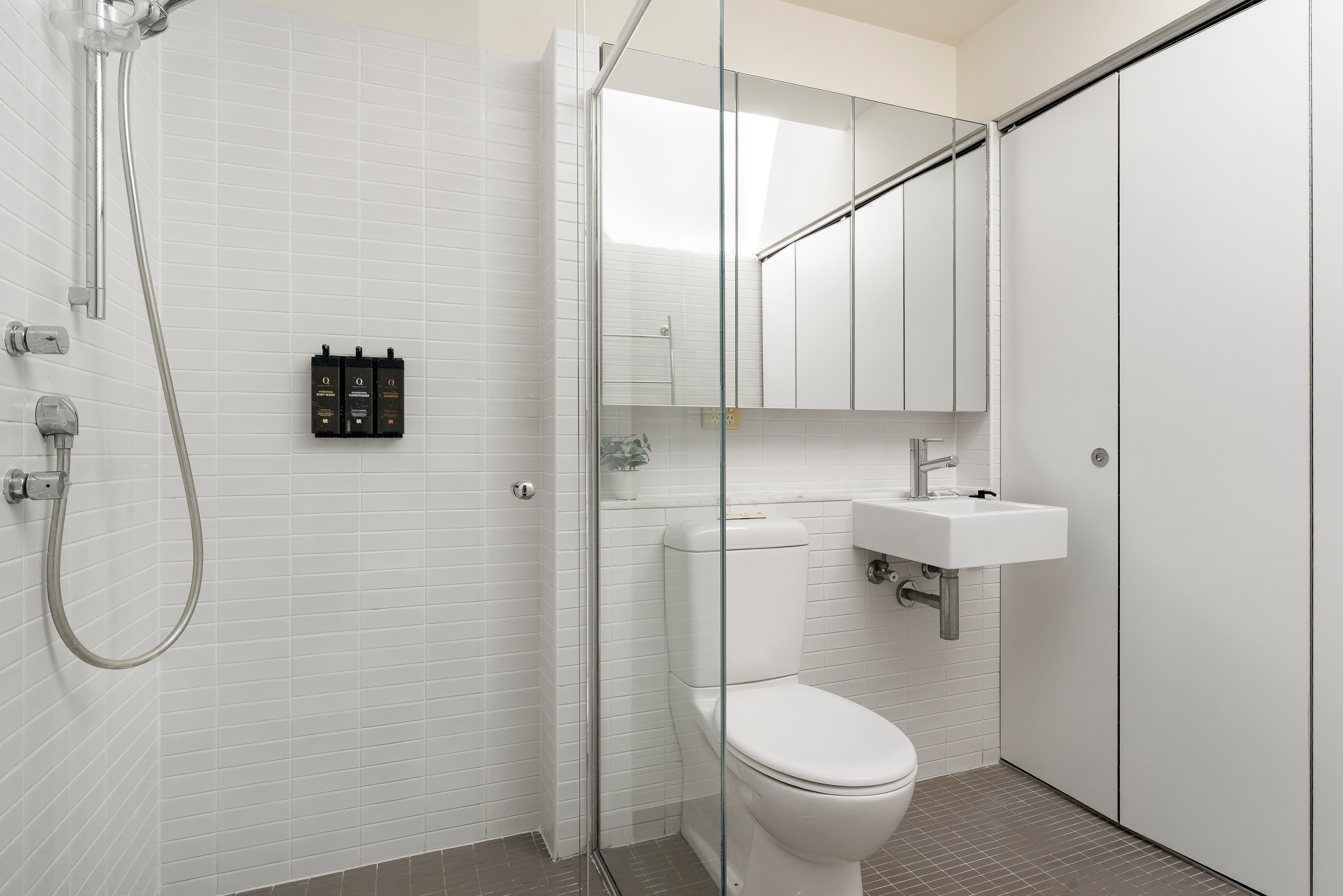 Bathroom - Crown Street Apartments - Sydney, Australia
