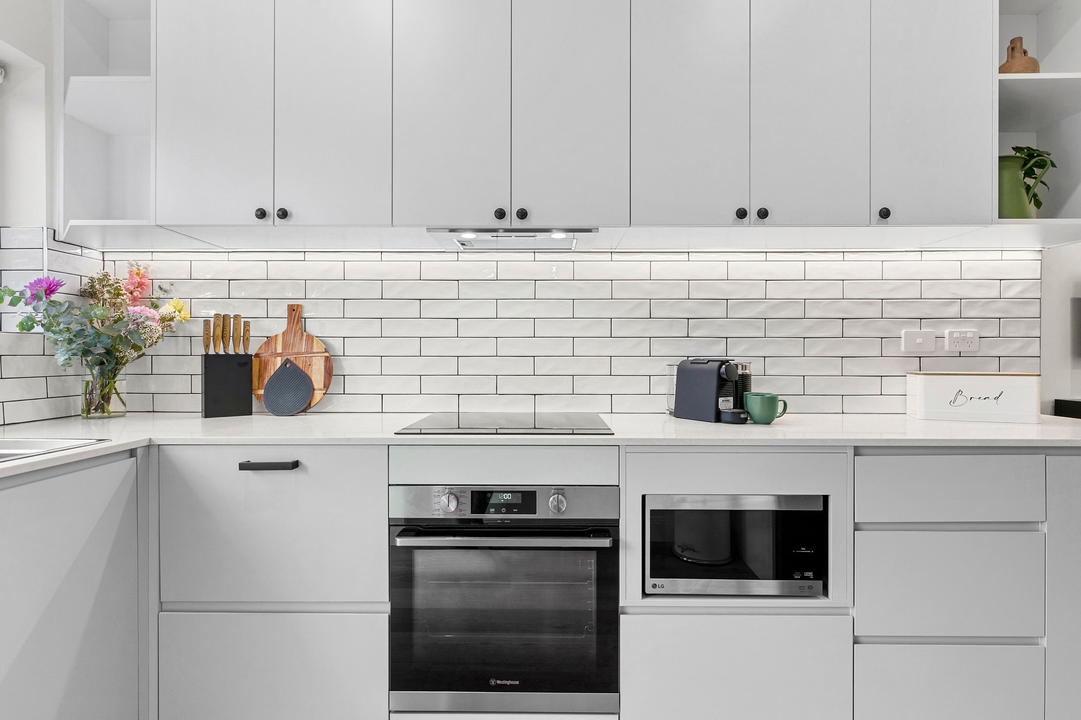 Kitchen - Hamilton Lodge Apartments by Urban Rest - Sydney