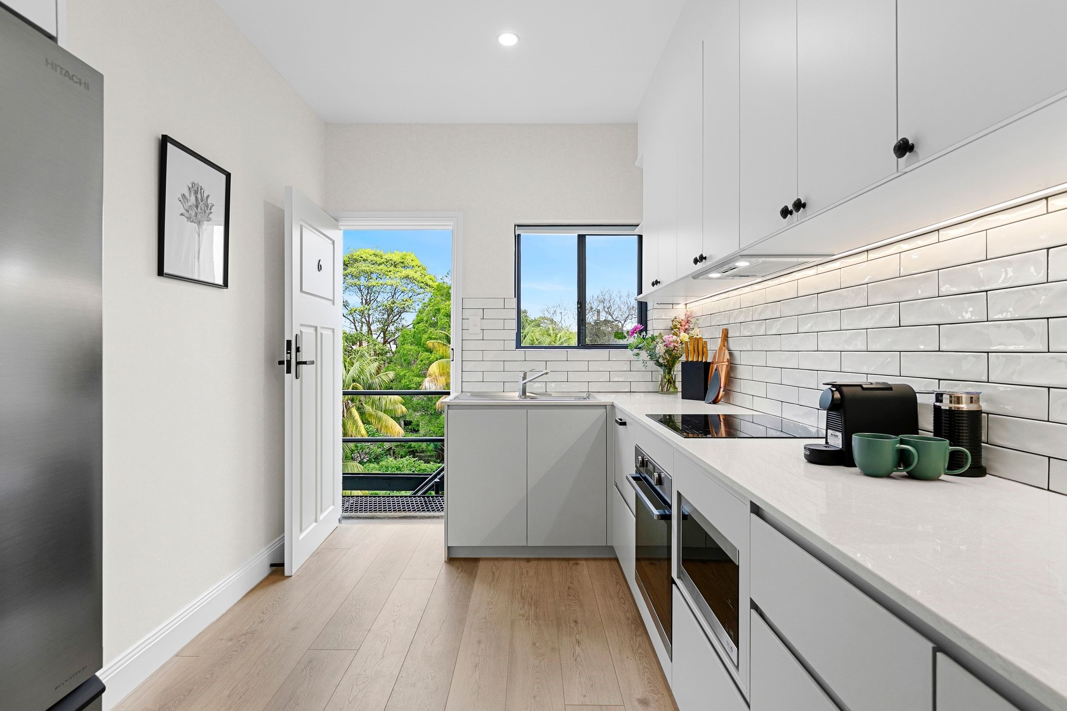 Kitchen - Hamilton Lodge Apartments by Urban Rest - Sydney