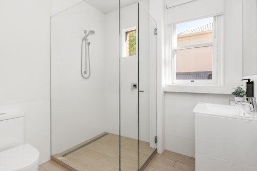 Bathroom - Simpson Street Apartments by Urban Rest - Melbourne