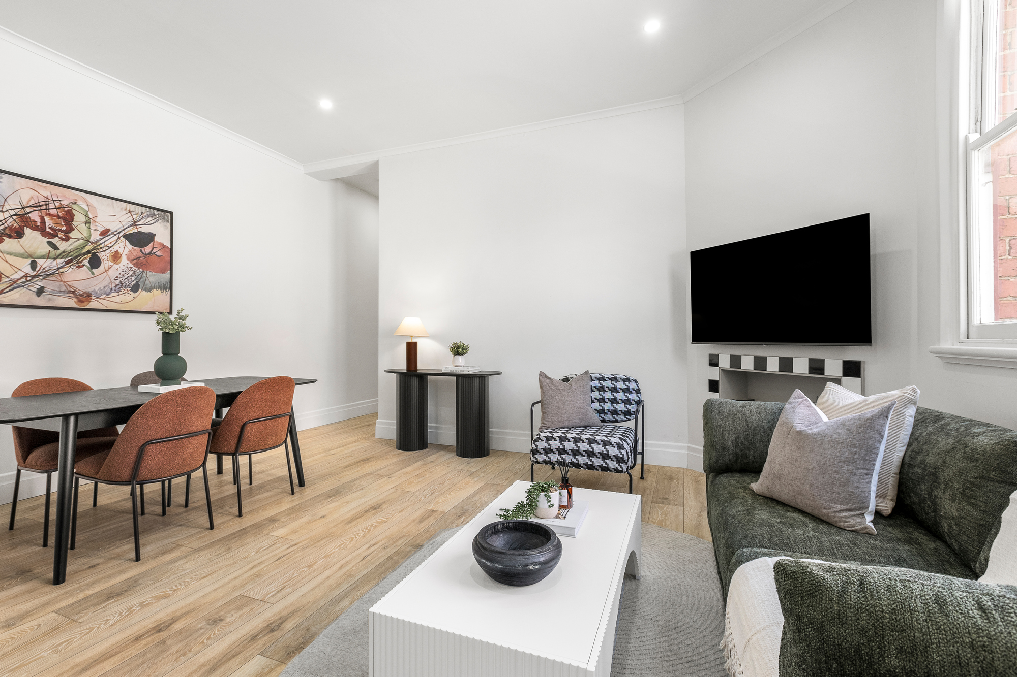 Lounge/Dining - Simpson Street Apartments by Urban Rest - Melbourne