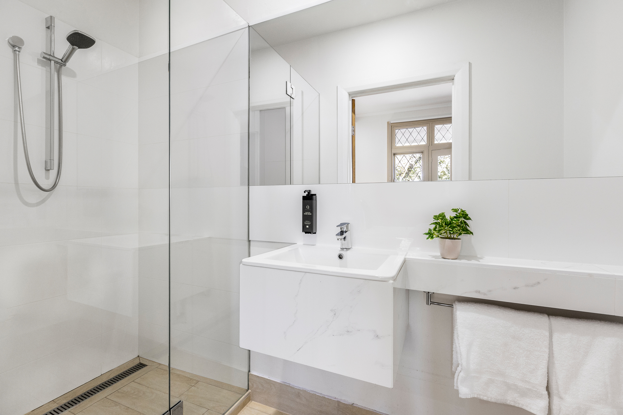 Bathroom - Simpson Street Apartments by Urban Rest - Melbourne