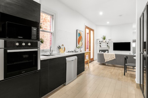 Kitchen - Simpson Street Apartments by Urban Rest - Melbourne