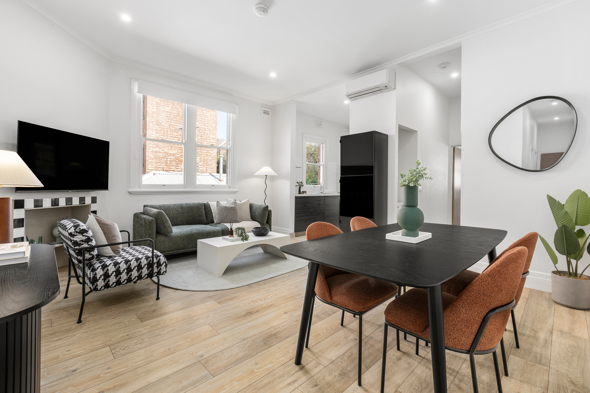 Lounge - Simpson Street Apartments by Urban Rest - Melbourne