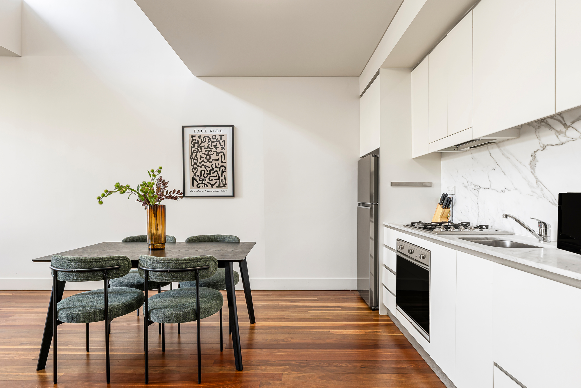 Crown Street Apartments - 1 Bedroom Apartment - Kitchen