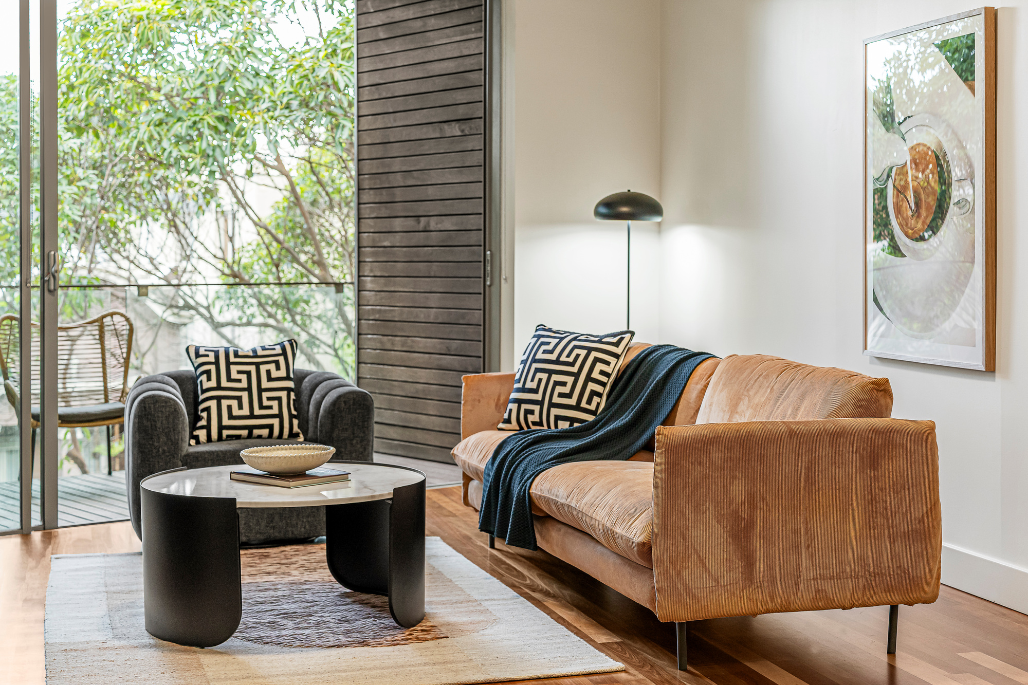 Crown Street Apartments - 1 Bedroom Apartment - Lounge