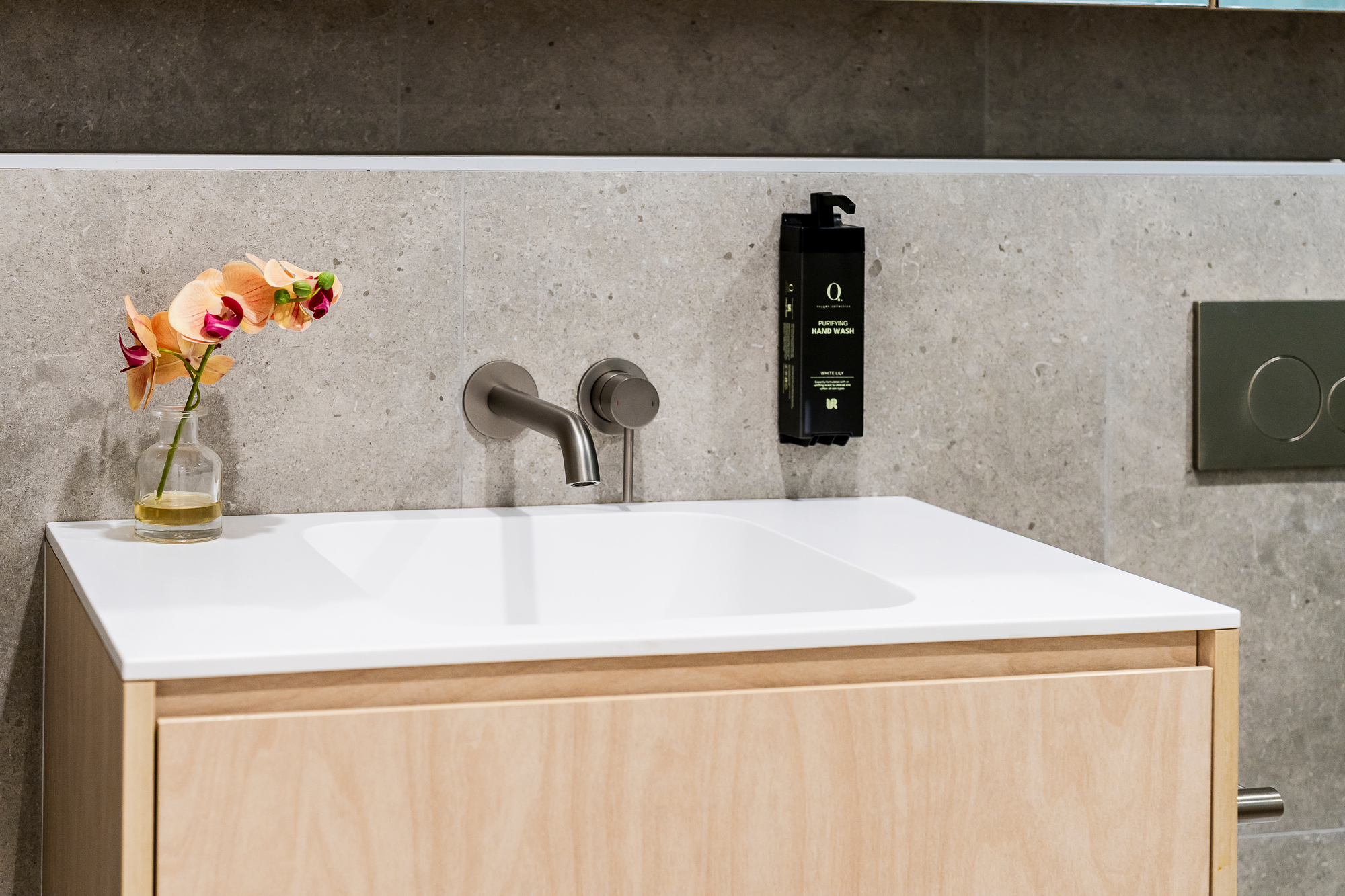 Bathroom - Hall Street Apartments - Urban Rest