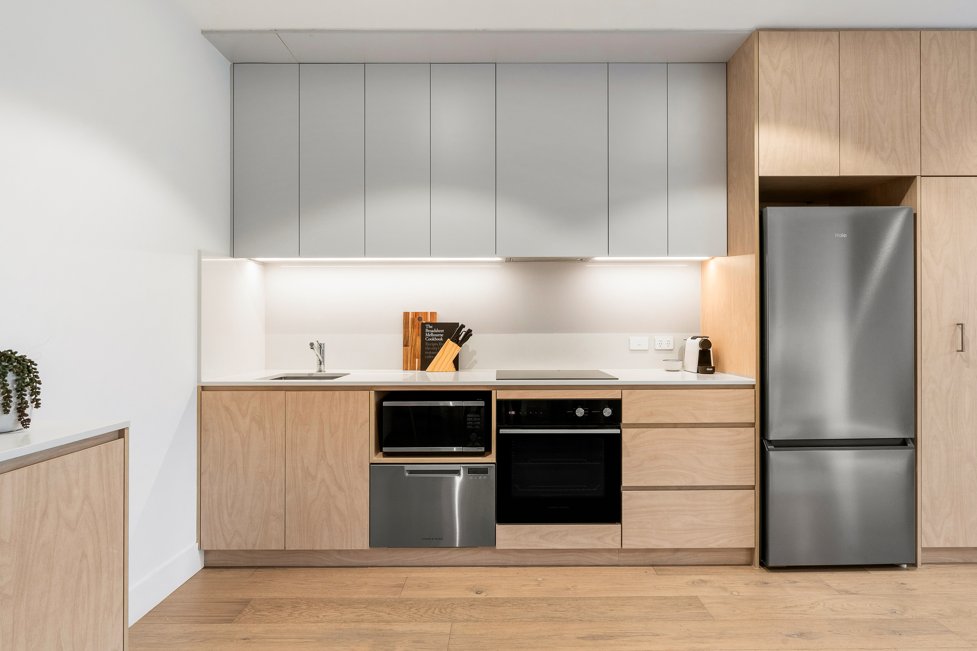 Kitchen - Hall Street Apartments - Urban Rest