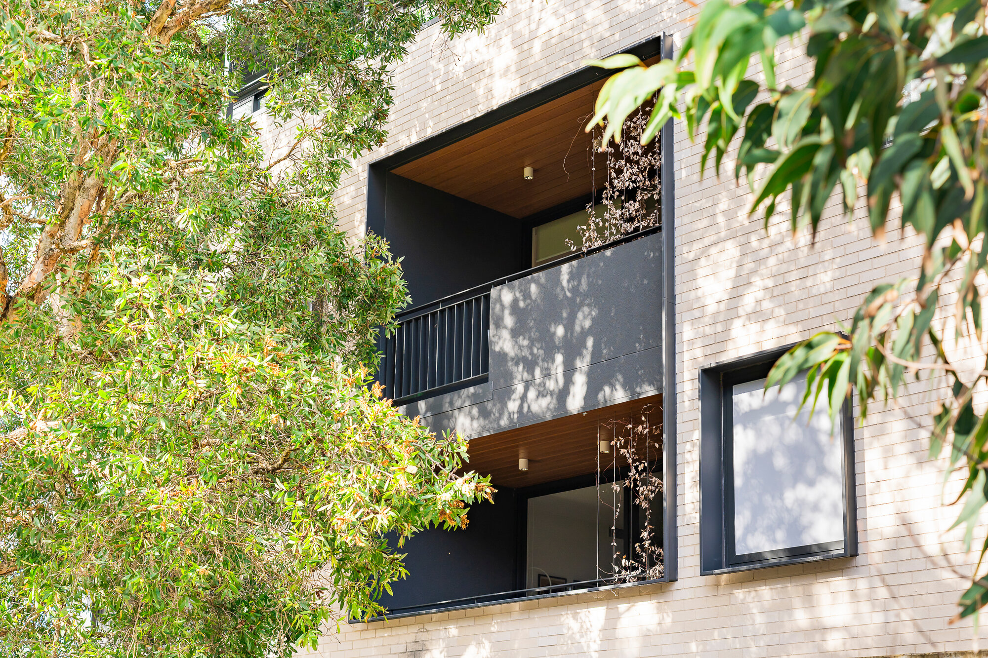 Exterior - Hall Street Apartments - Urban Rest