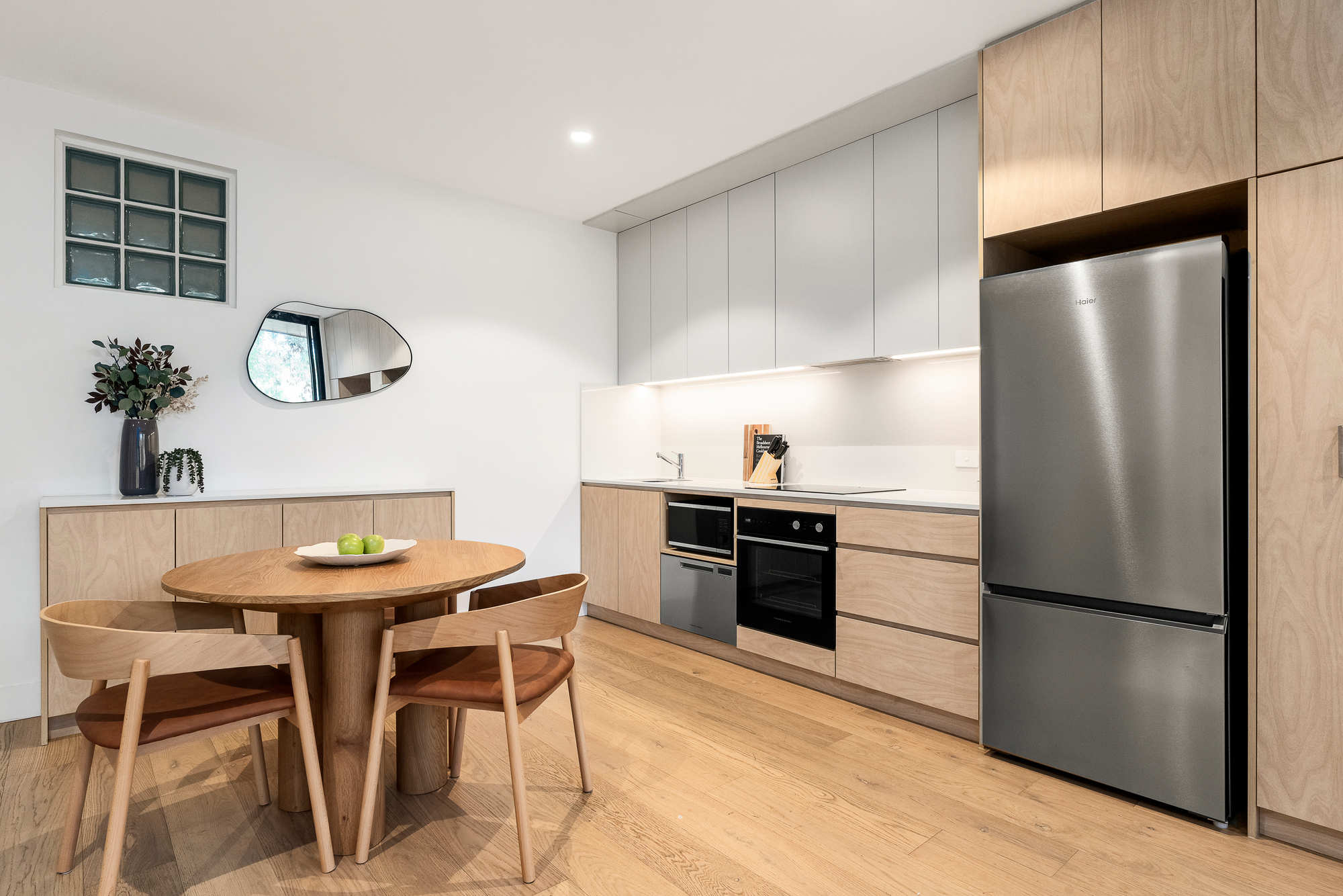 Kitchen - Hall Street Apartments - Urban Rest