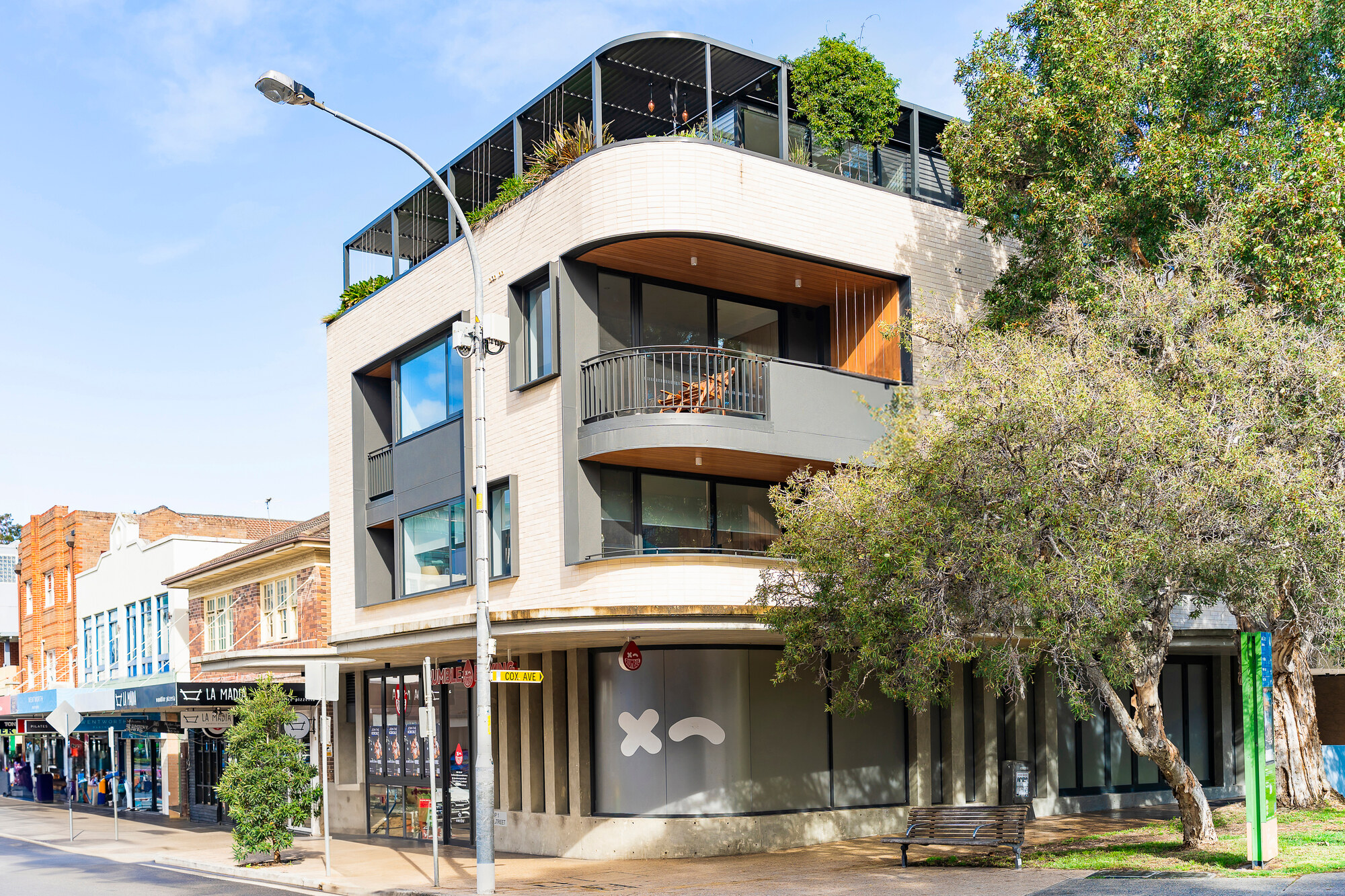 Exterior - Hall Street Apartments - Urban Rest