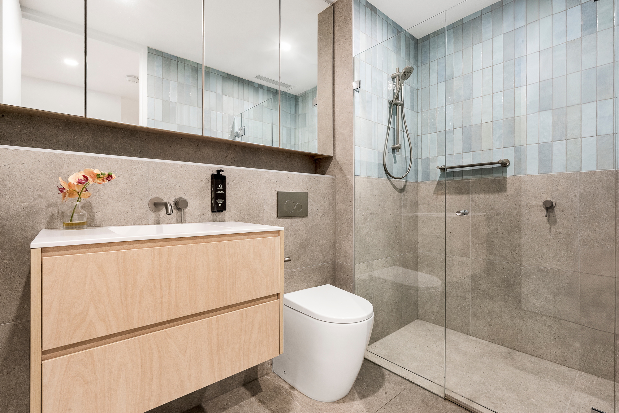 Bathroom - Hall Street Apartments - Urban Rest