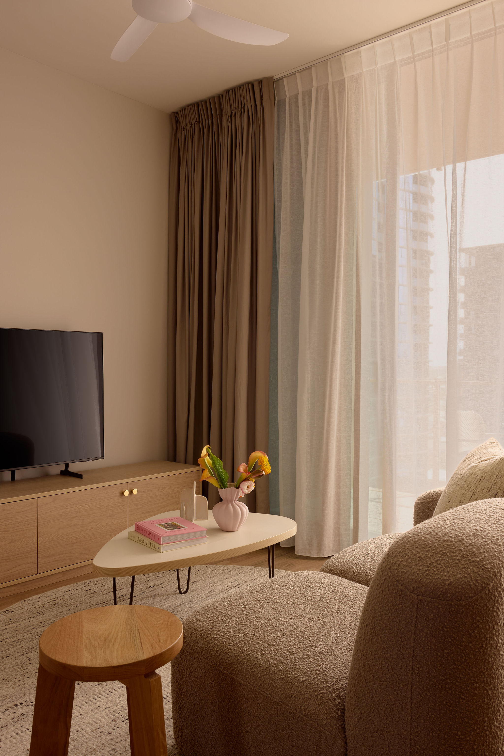 Lounge - South Brisbane Apartments by Urban Rest - Urban Rest