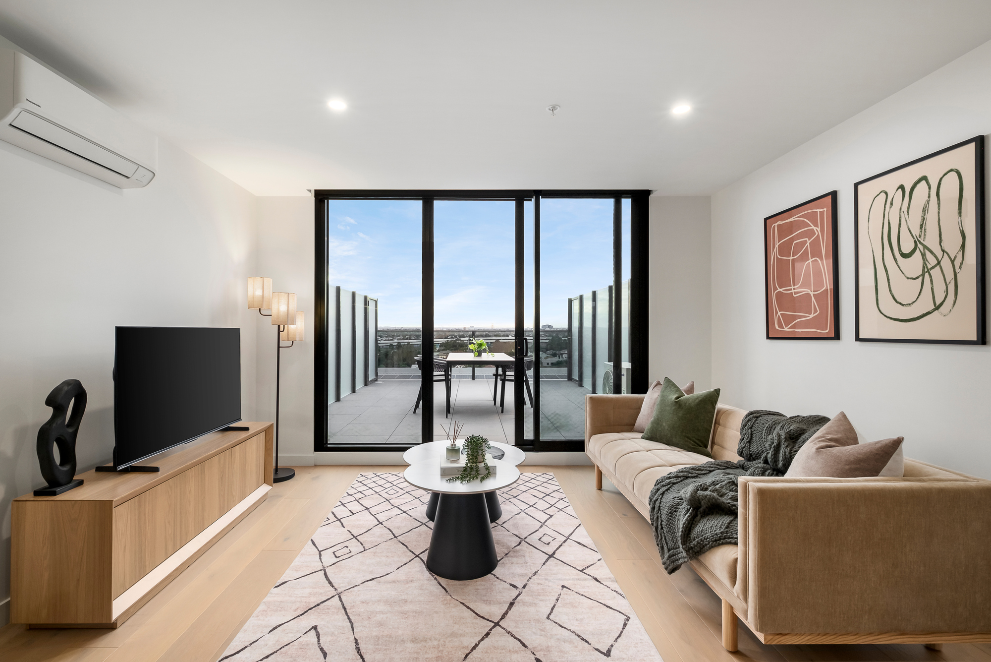 Lounge - Hobson Apartments by Urban Rest - Urban Rest