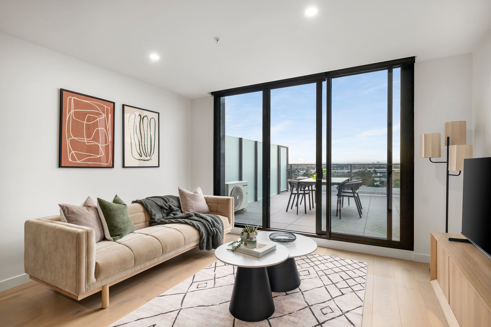 Lounge - Hobson Apartments by Urban Rest - Urban Rest