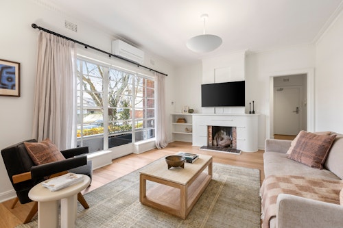 Lounge - Urban Rest Toorak - Urban Rest