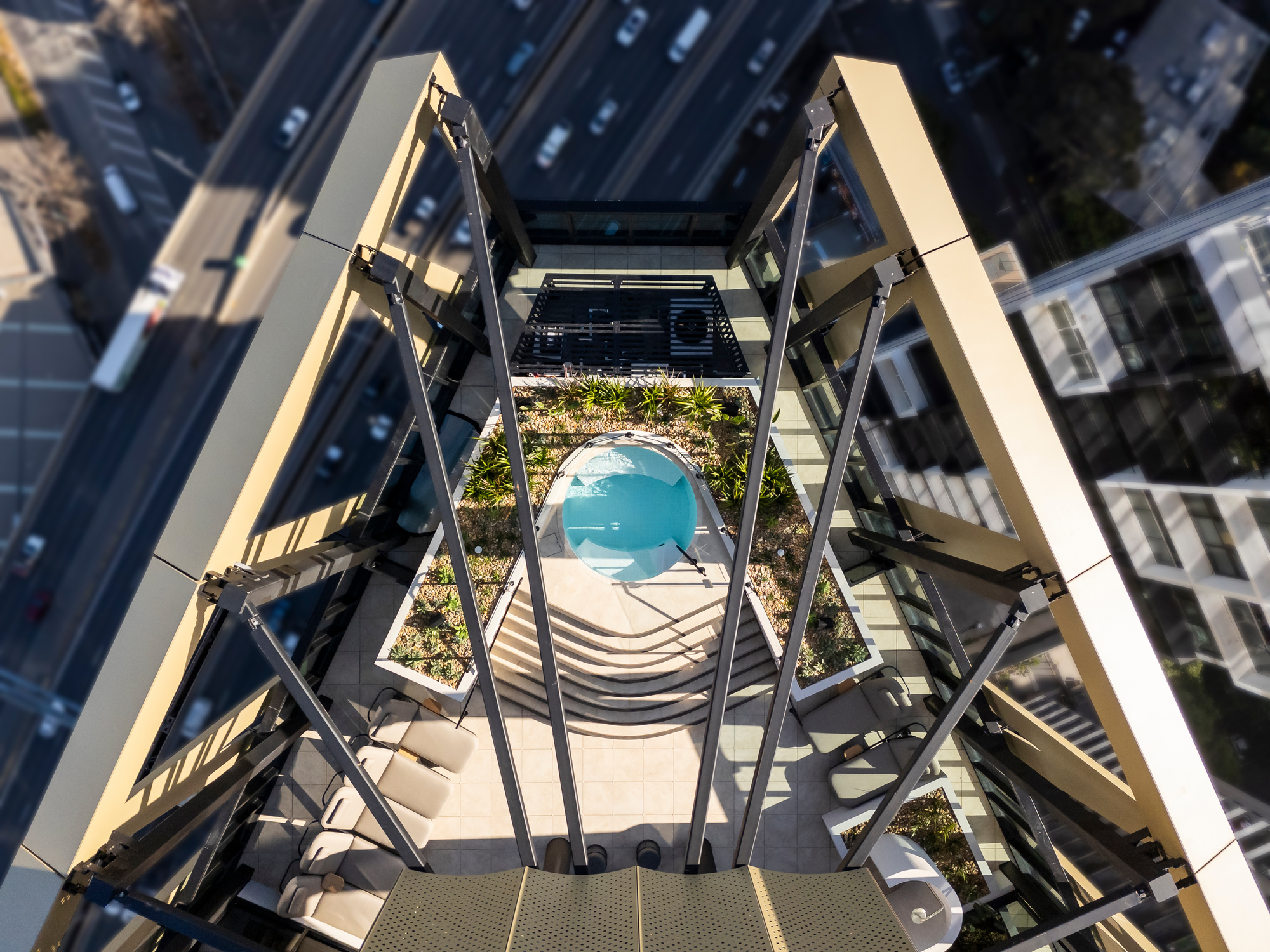 Rooftop Spa - City Road Apartments by Urban Rest - Urban Rest