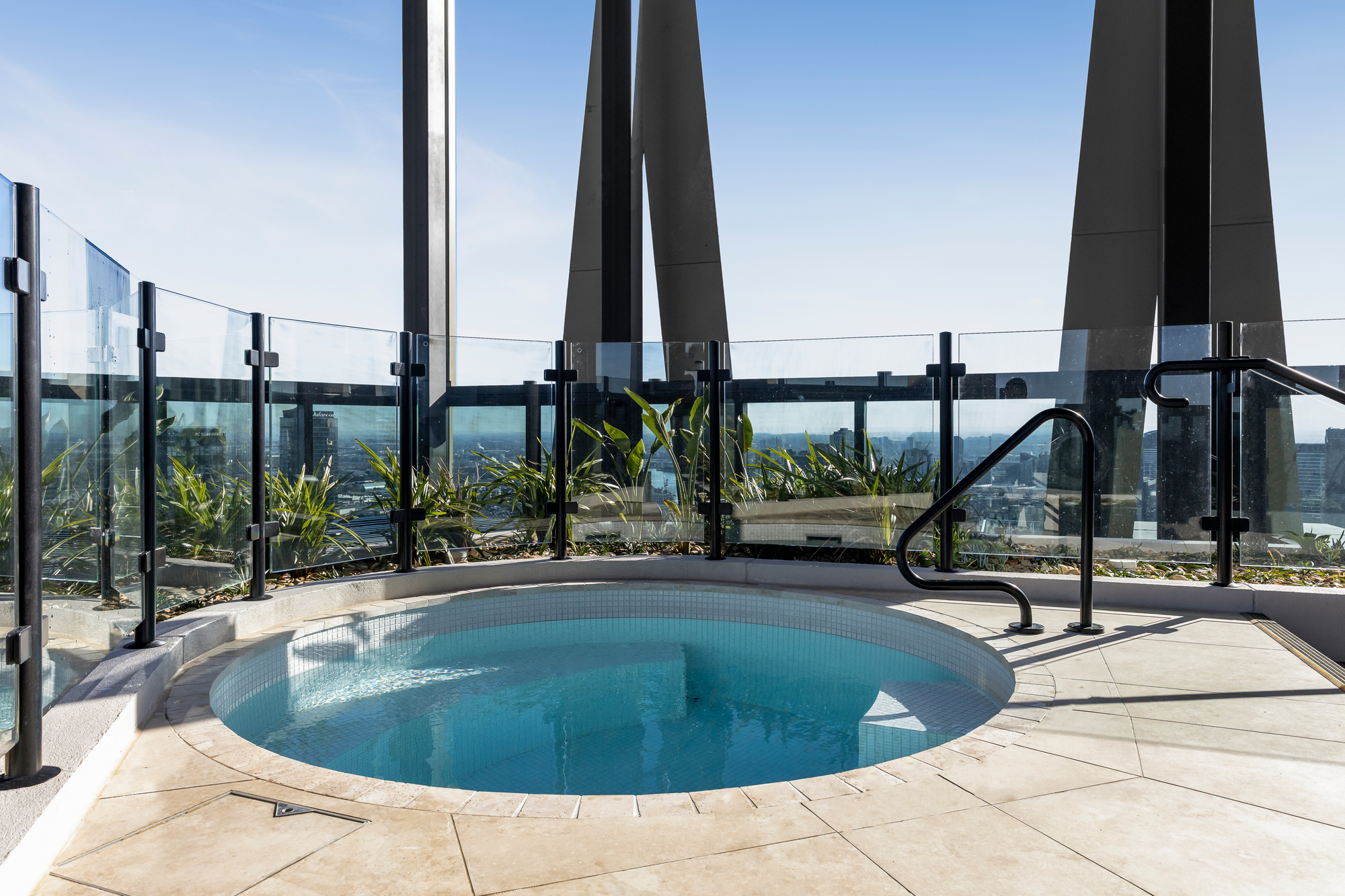 Rooftop Spa - City Road Apartments by Urban Rest - Urban Rest