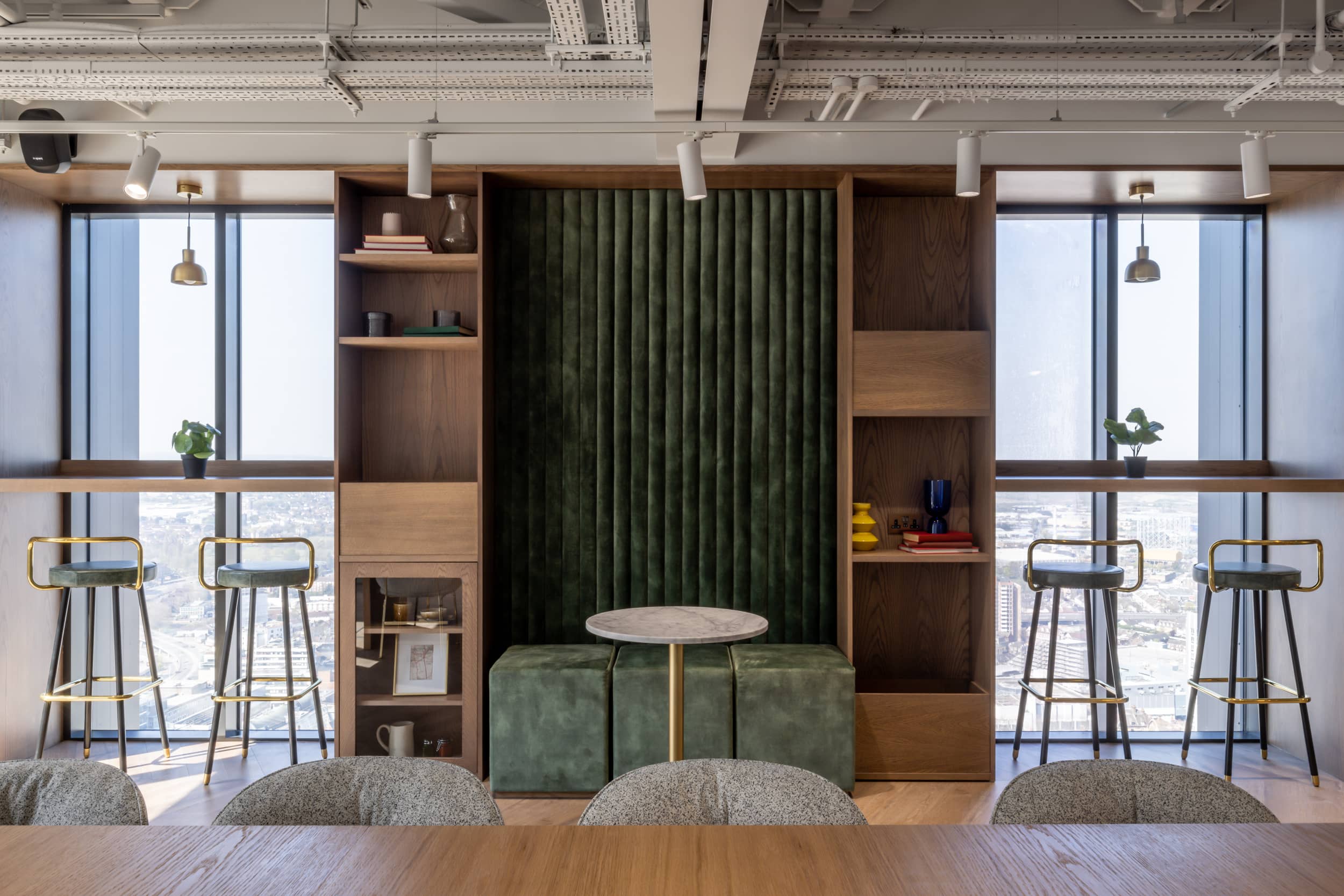 Communal Lounge - Croydon Central Apartments - Urban Rest