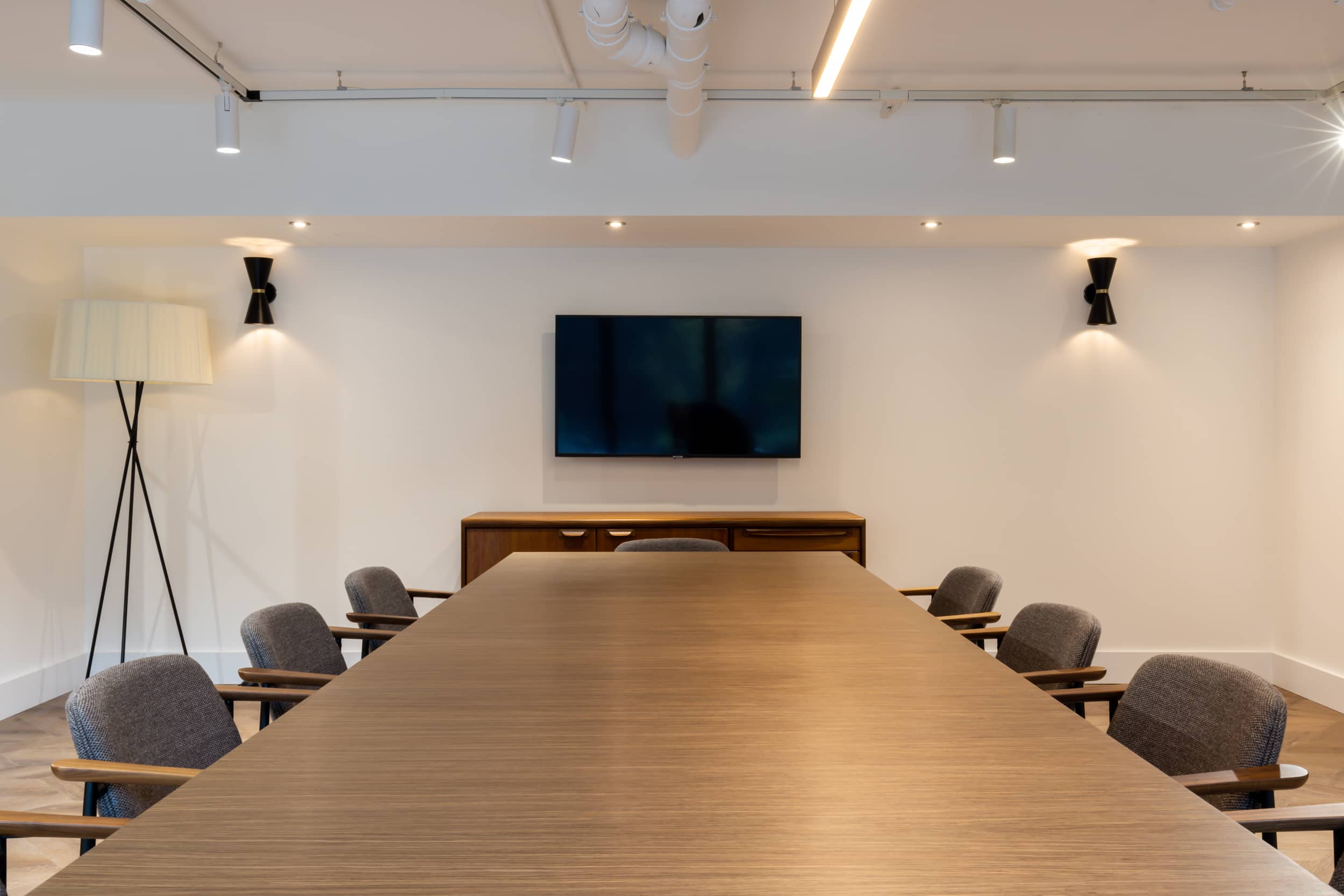 Meeting Room - Croydon Central Apartments - Urban Rest