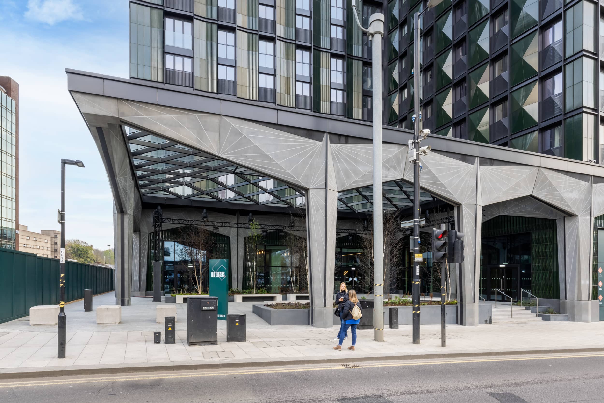 Exterior - Croydon Central Apartments - Urban Rest