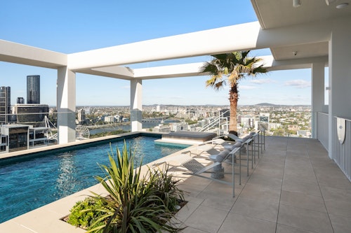 Rooftop Pool - South Brisbane Apartments