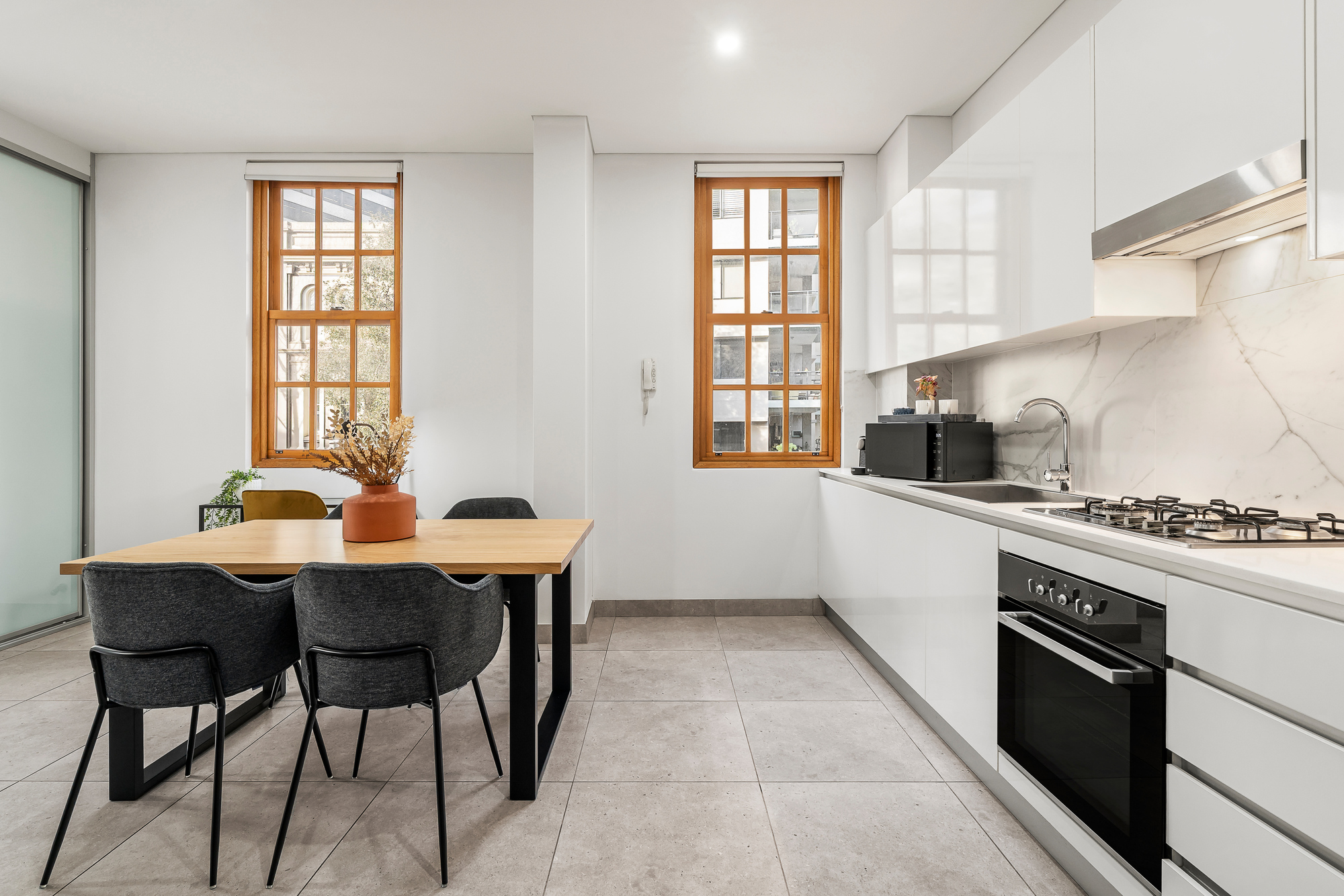 Dining - Elizabeth Street Apartments - Urban Rest