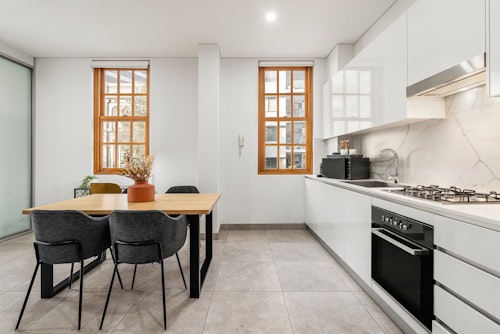 Dining - Elizabeth Street Apartments - Urban Rest