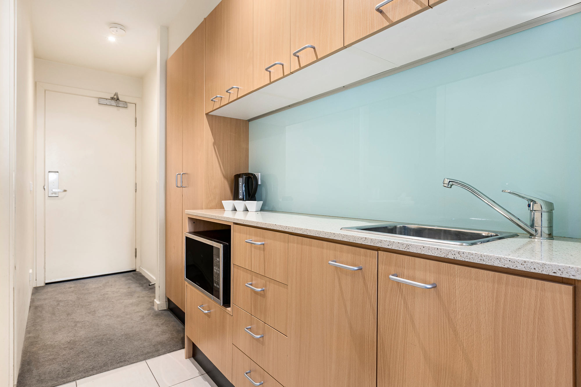 Kitchen - Nolo Apts. Lonsdale Street - Urban Rest
