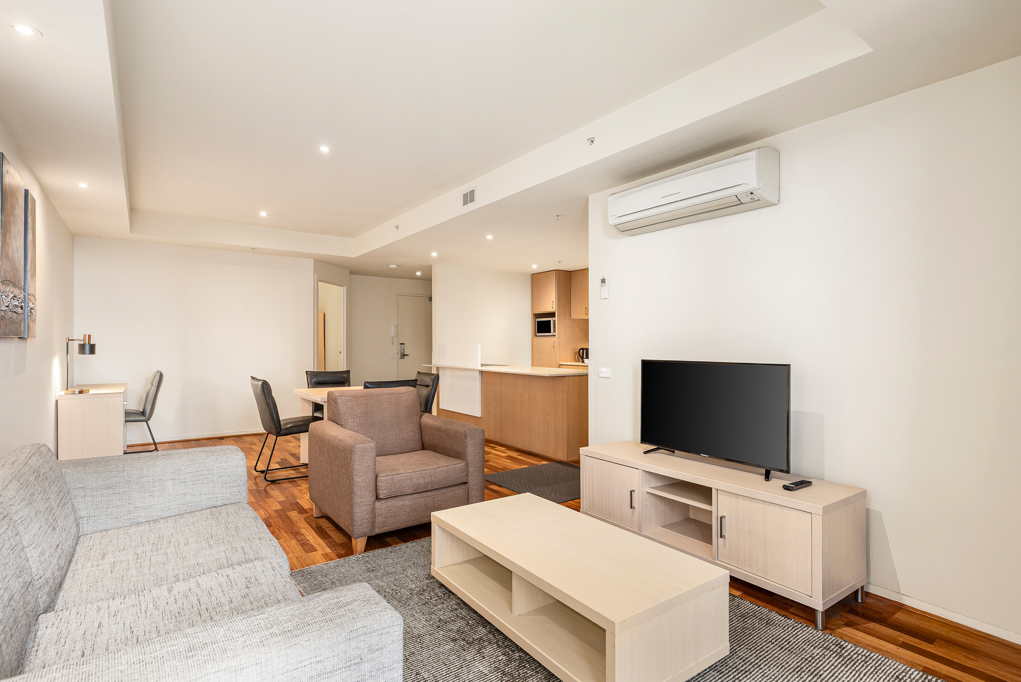 Lounge - Nolo Apts. Lonsdale Street - Urban Rest