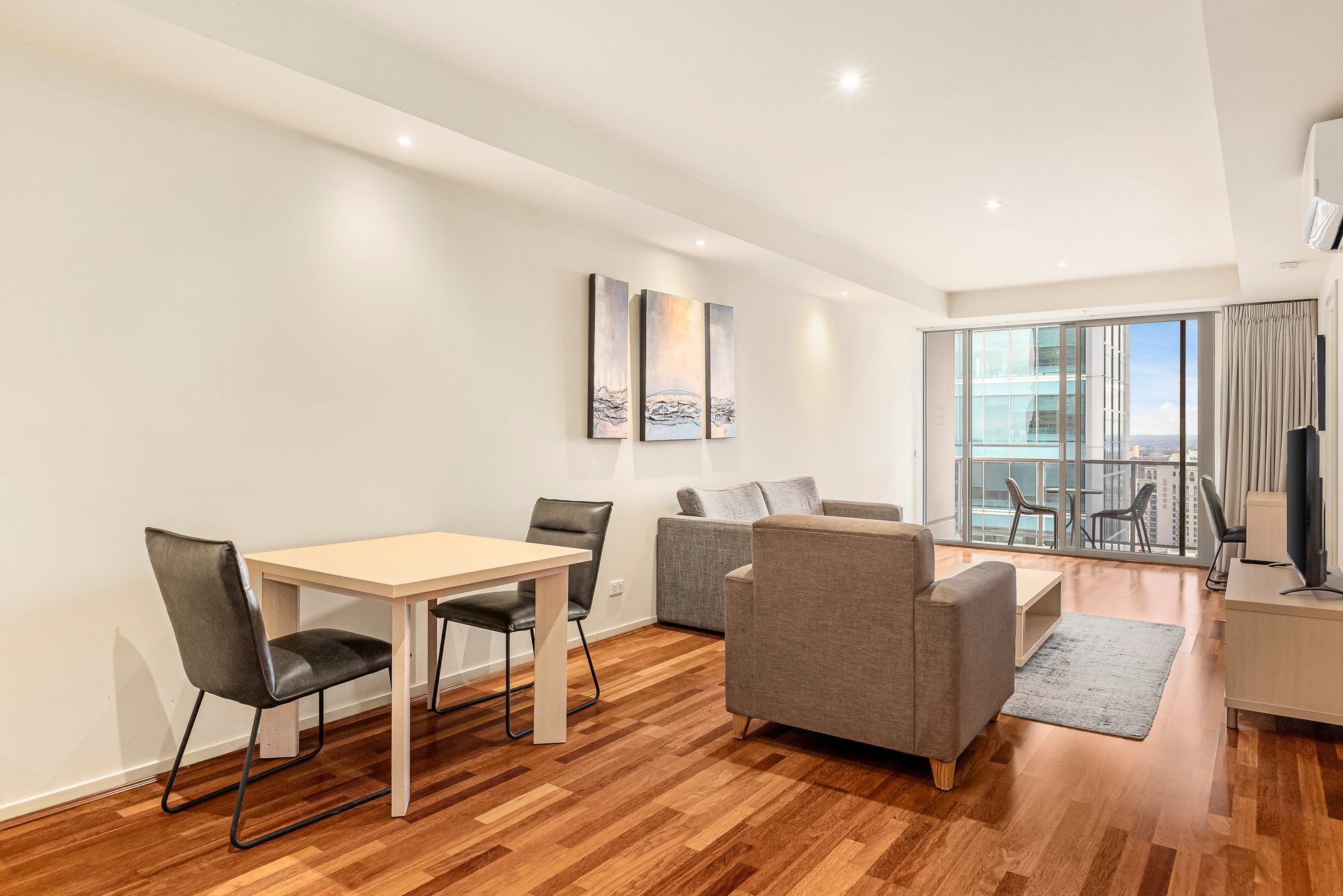 Lounge - Nolo Apts. Lonsdale Street - Urban Rest
