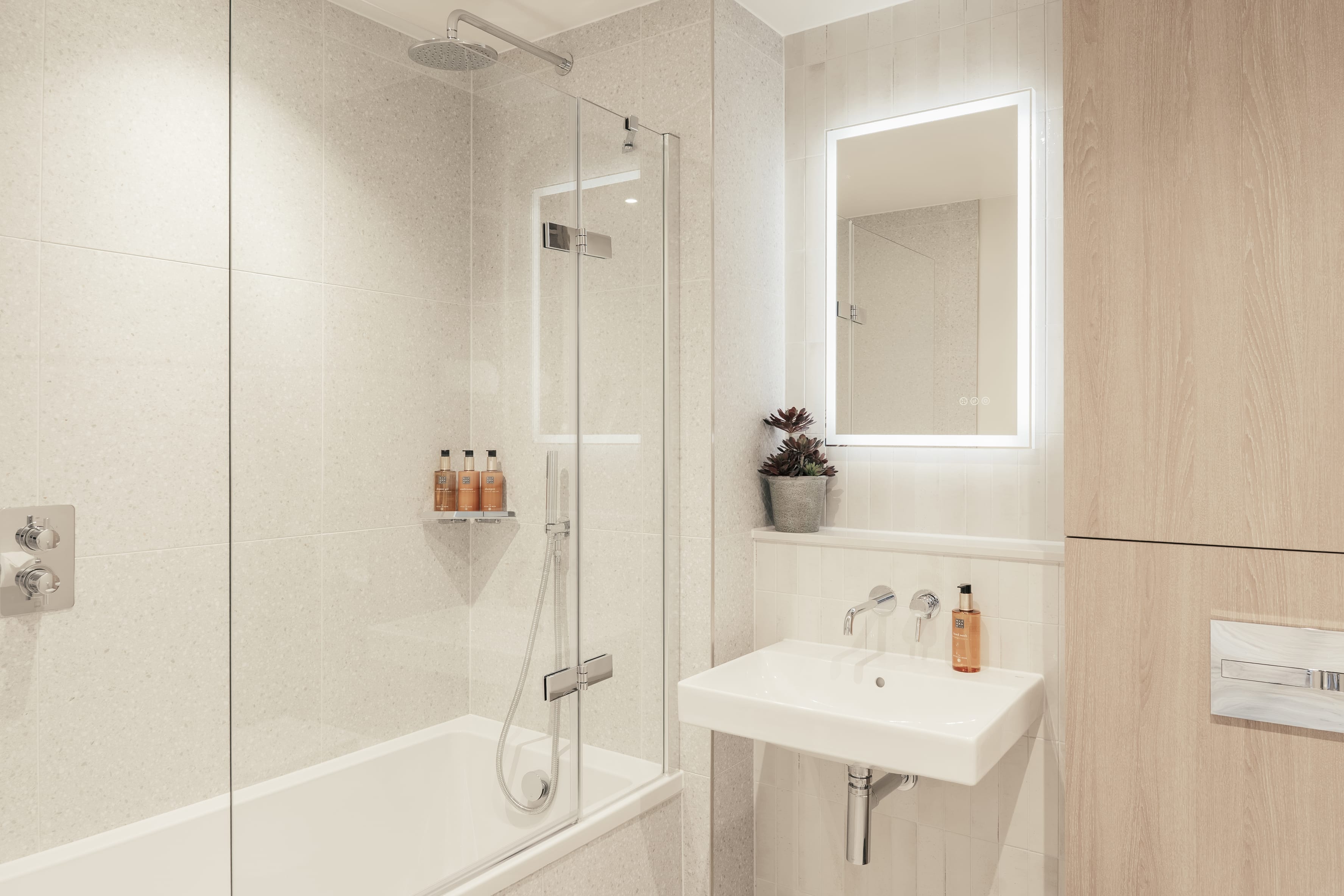 Bathroom - Urban Rest Bermondsey - Urban Rest