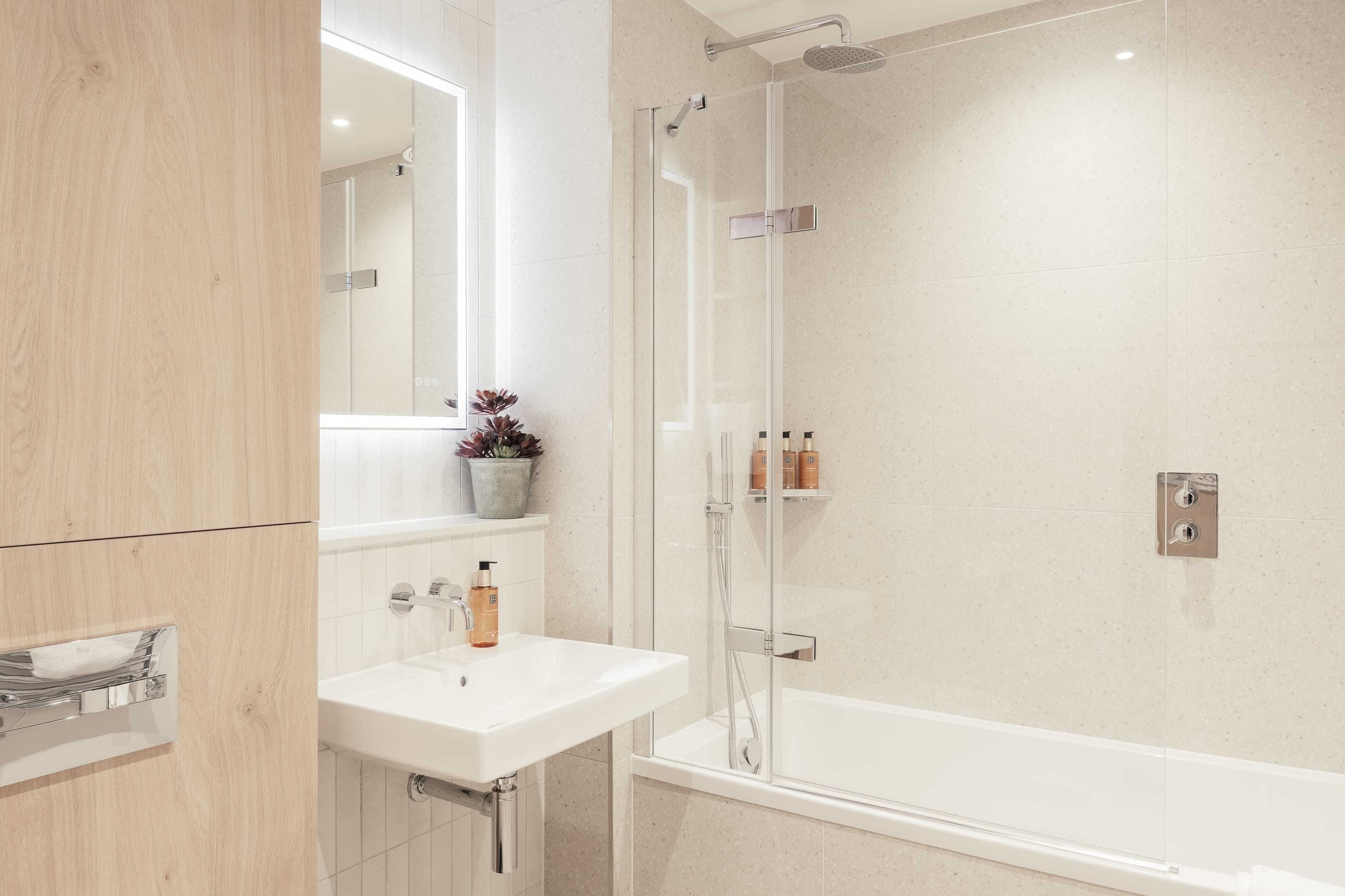 Bathroom - Urban Rest Bermondsey - Urban Rest