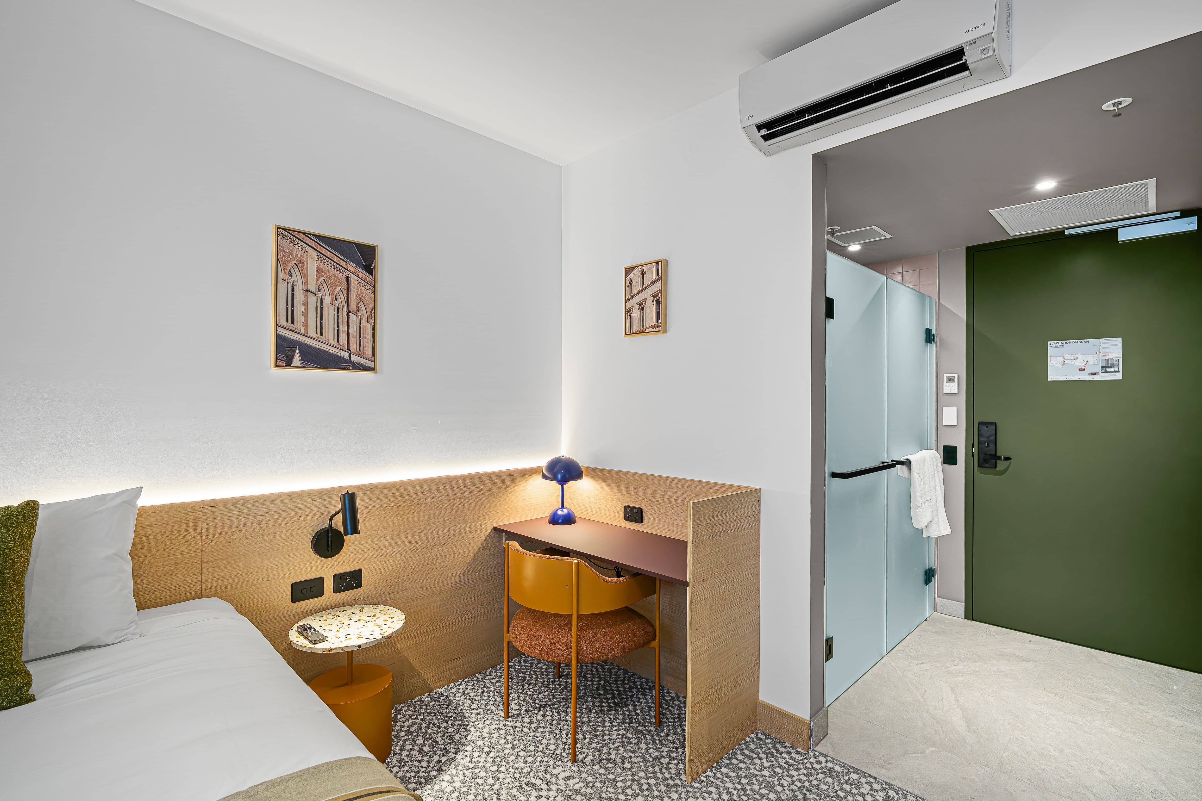 Hotel Room - Urban Rest Hackney Hotel - Urban Rest