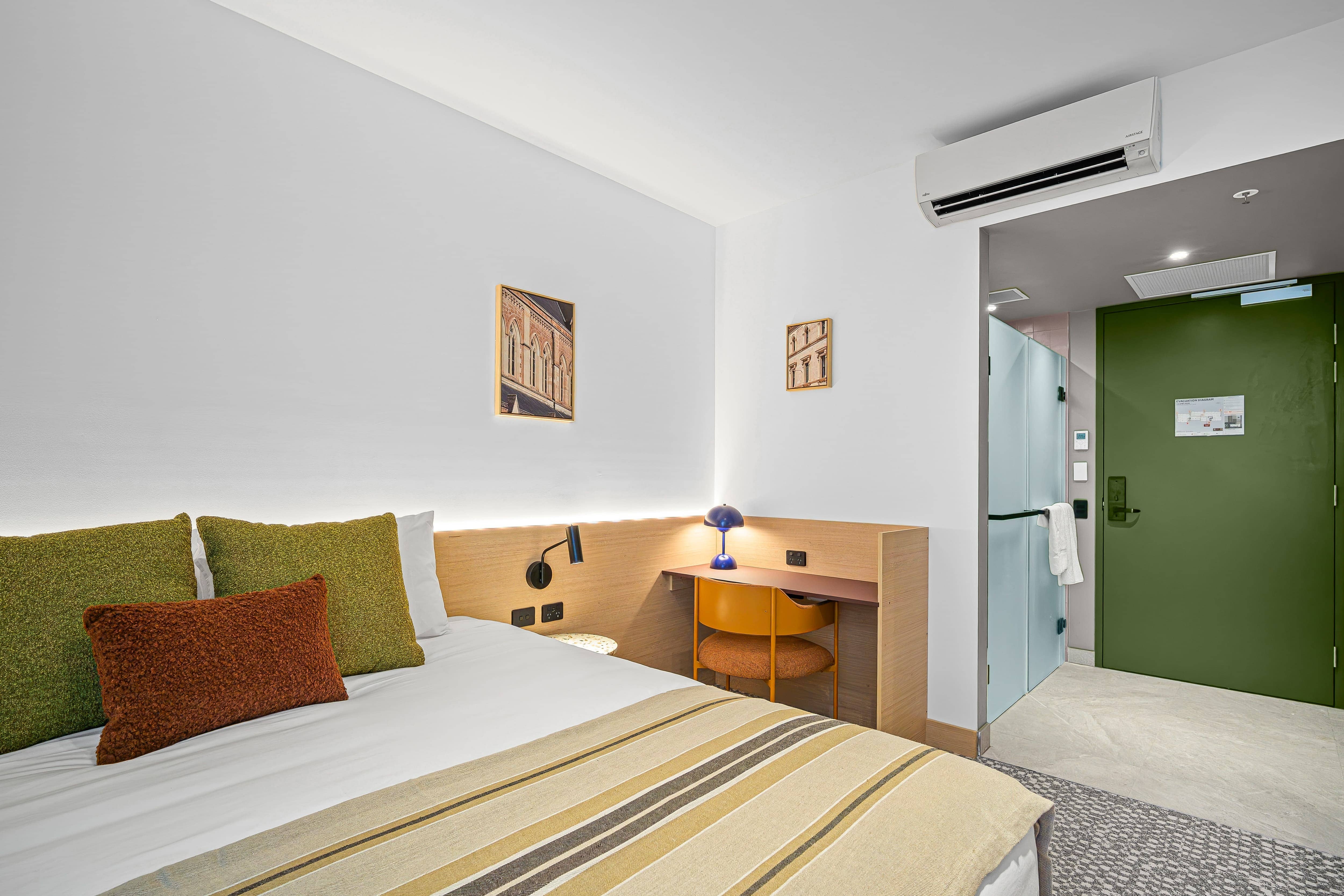 Hotel Room - Urban Rest Hackney Hotel - Urban Rest