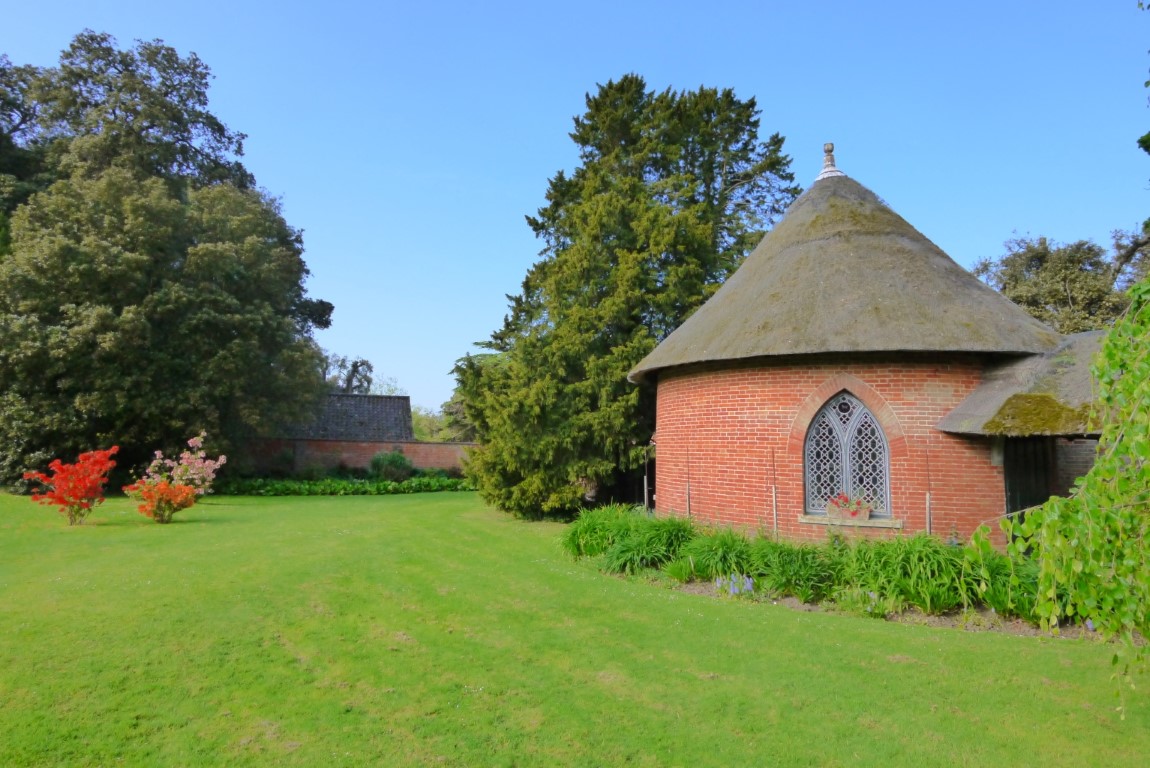 Benacre Hall Communal Garden Summer house