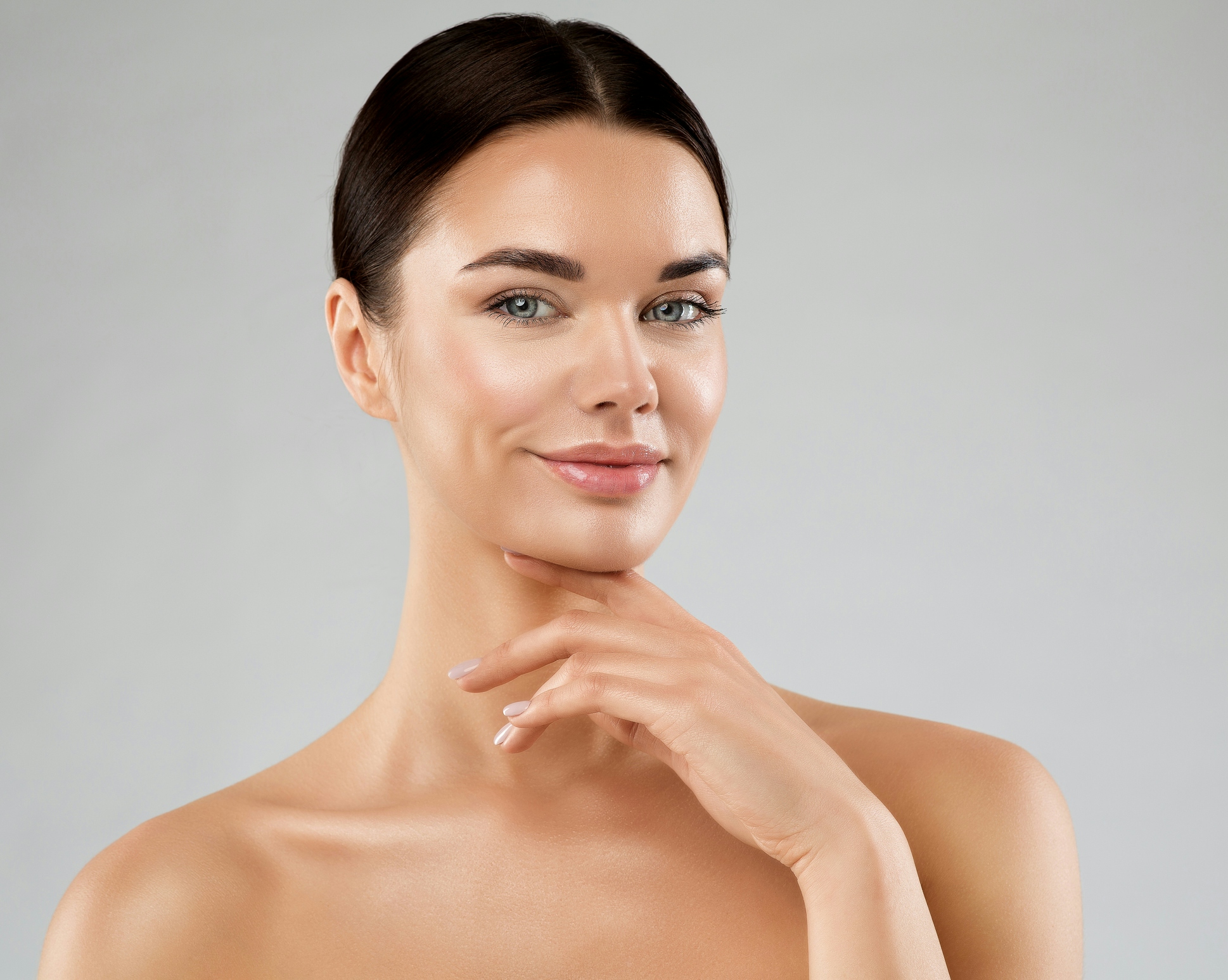 model with hand under her chin