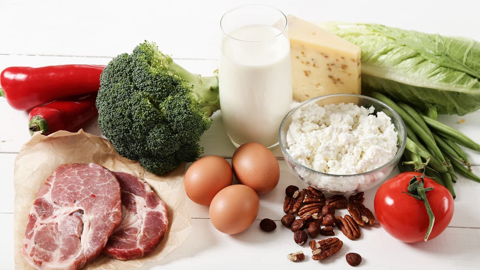 Abnehmen mit der Low Fat Diät. Bild von mehreren Lebensmitteln, die während der Low Fat Diät gegessen werden.