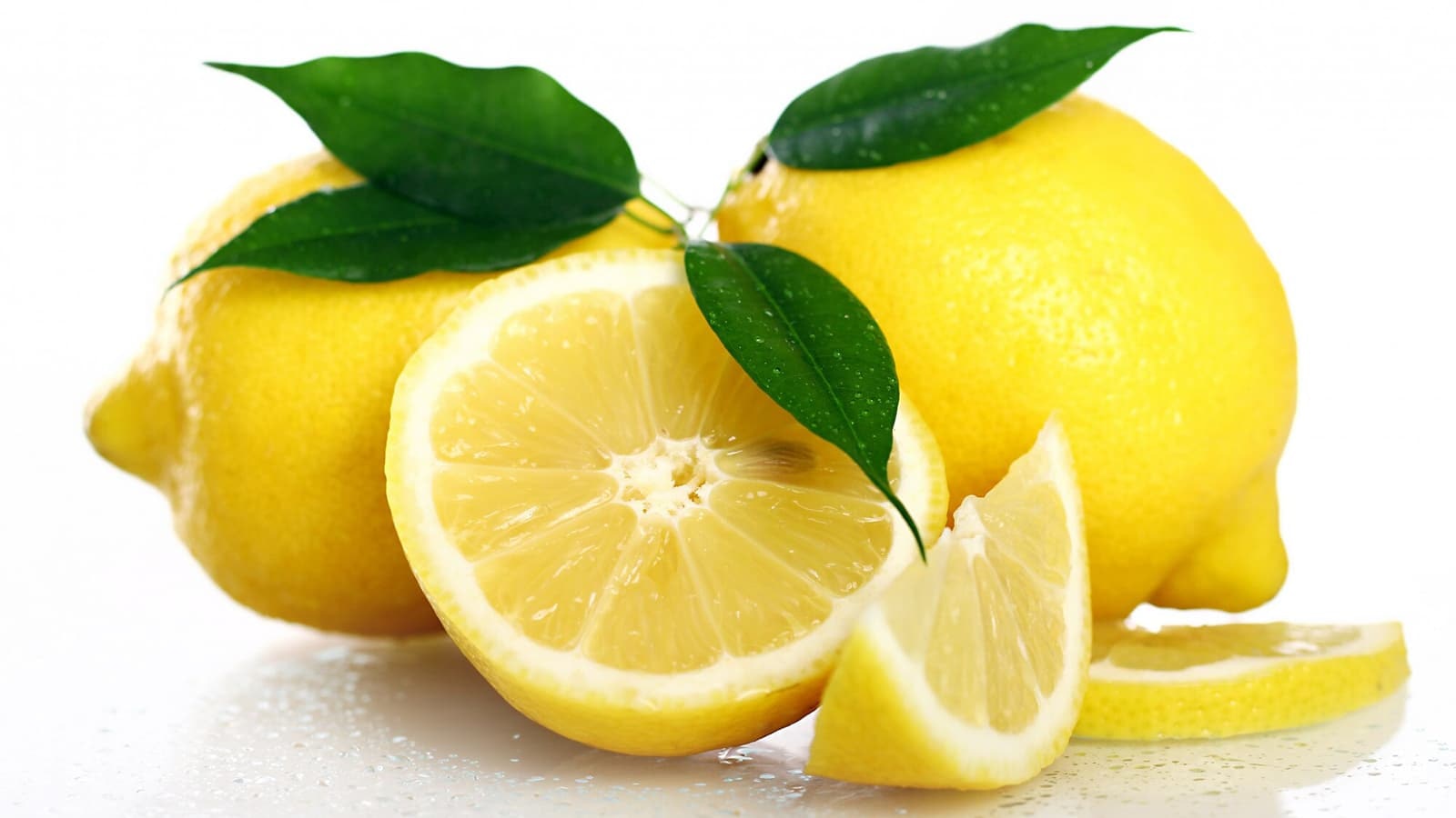 Wie gesund sind Zitronen? Bild von drei frischen Zitronen.