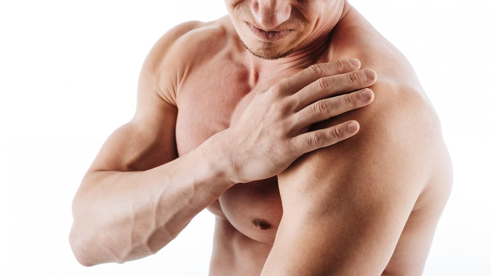 Was tun gegen Muskelkater? Bild von einen Mann, der Schmerzen aufgrund von Muskelkater hat.